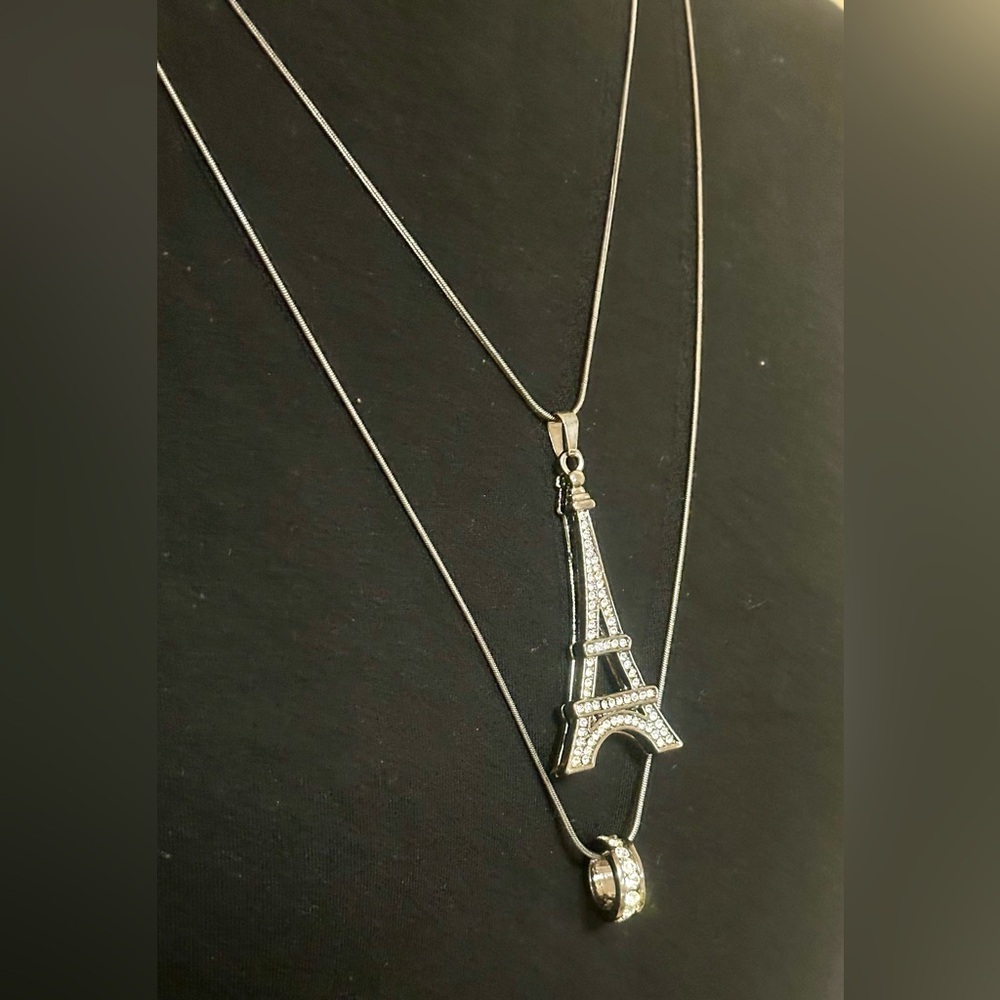 Elegant Silver Eiffel Tower Pendant Necklace
